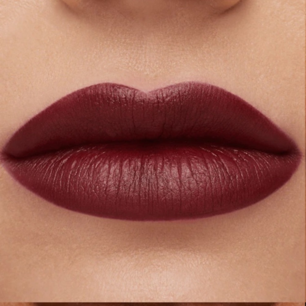 MAC LIPSTICK in color SIN